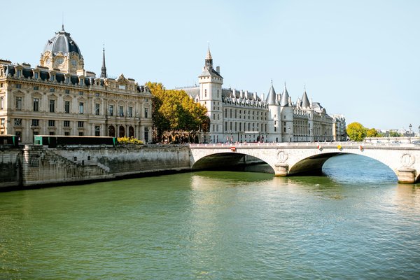 Conciergerie airbnb antibes : services sur mesure pour propriétaires